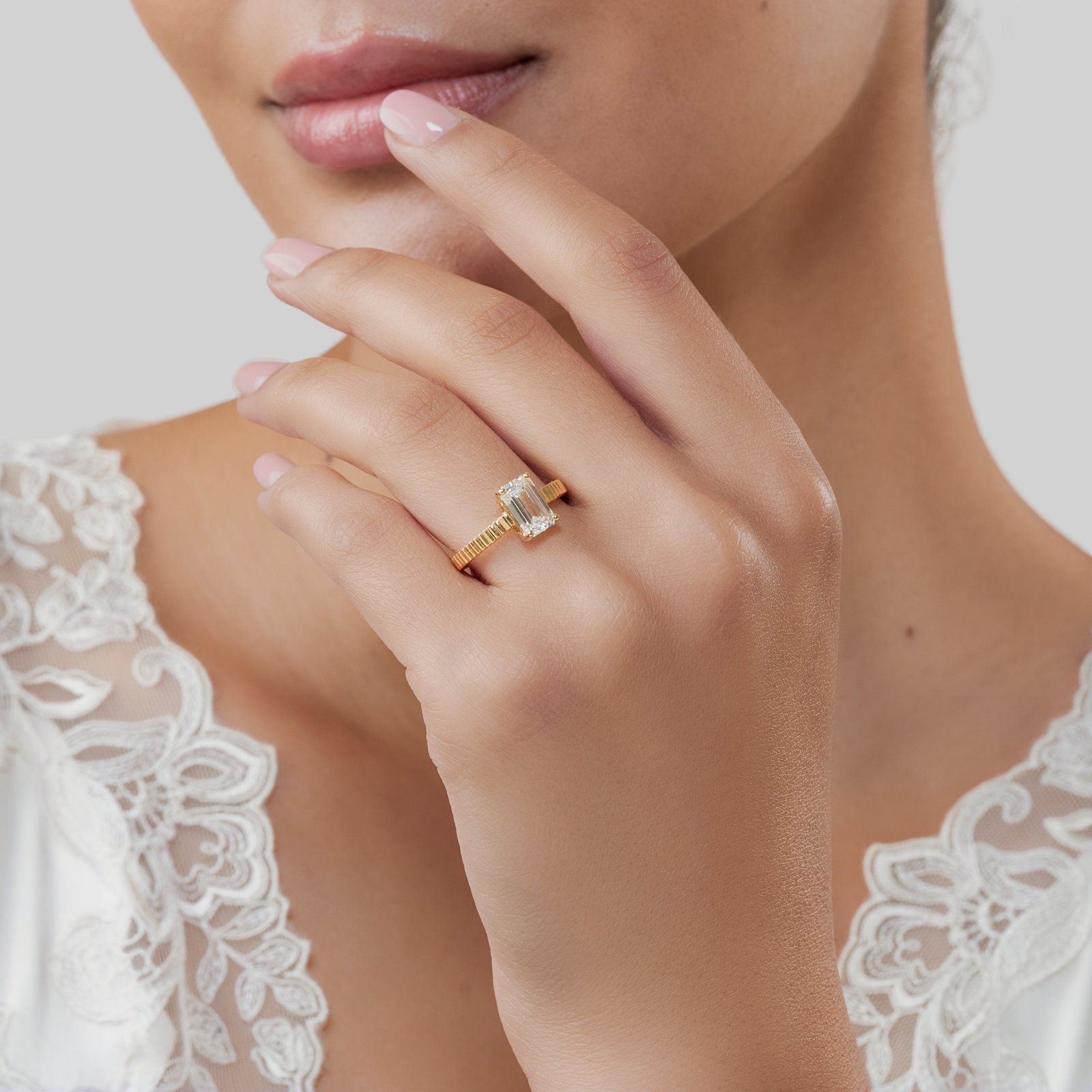 Emerald Elegance Diamond Ring in 18K Gold - Image 5